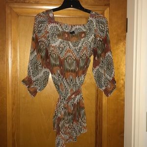 Sassy beautiful top with tie belt great condition